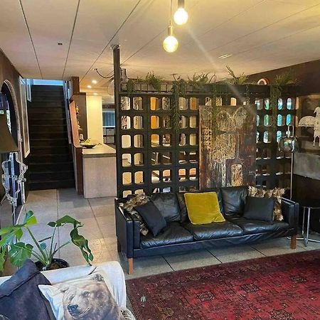 Electric Waihi Beach House - Family & Dog Friendly, Close To Beach, Pool Table, Outdoor Fire Room, Skate Ramp Bowentown Buitenkant foto