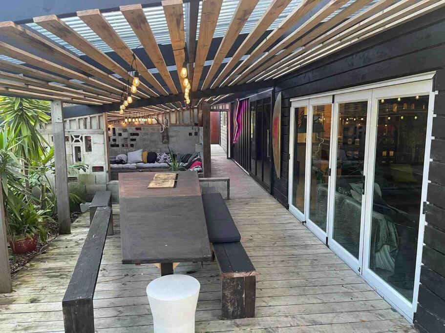 Electric Waihi Beach House - Family & Dog Friendly, Close To Beach, Pool Table, Outdoor Fire Room, Skate Ramp Bowentown Buitenkant foto