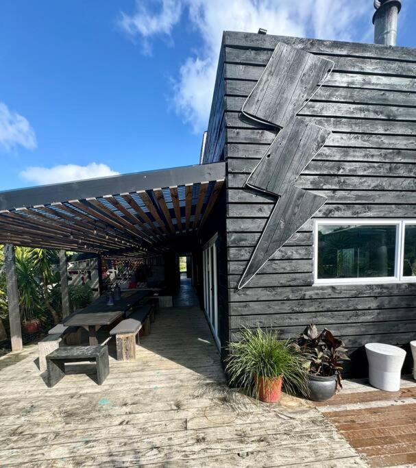 Electric Waihi Beach House - Family & Dog Friendly, Close To Beach, Pool Table, Outdoor Fire Room, Skate Ramp Bowentown Buitenkant foto